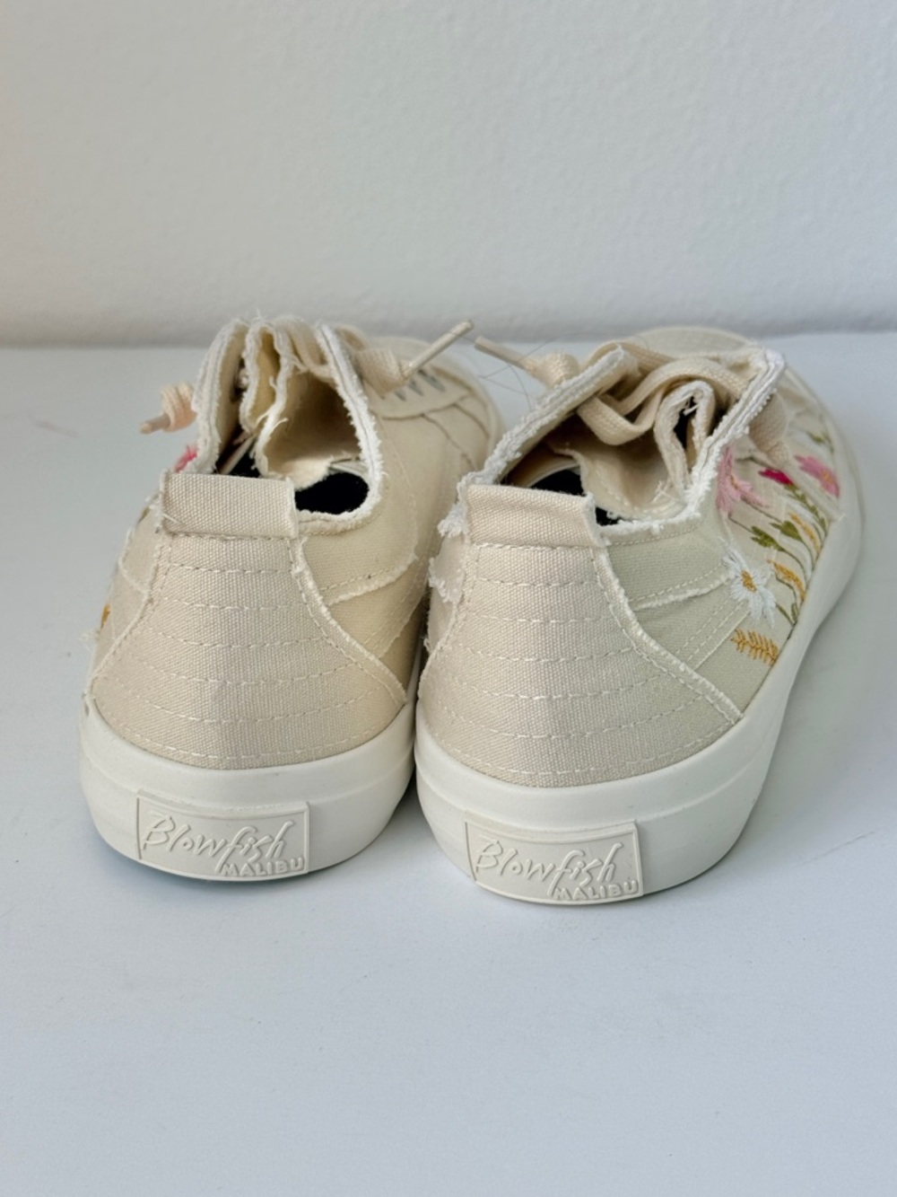 Blowfish NEW Malibu Beige Vivid Floral Embroidered Platform Slip-On Sneakers 8 - Picture 6 of 8